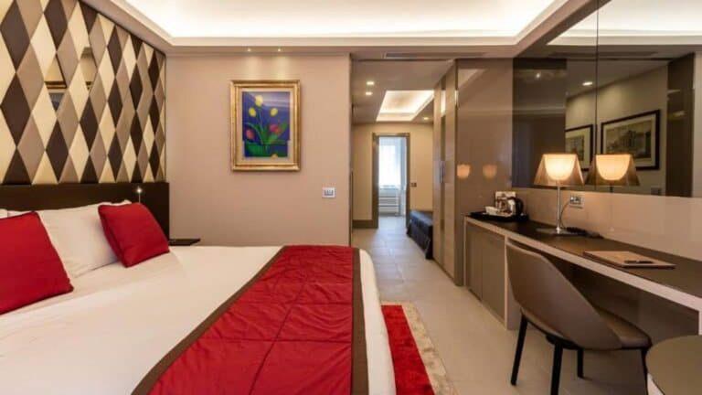 Harry's Bar Trevi Hotel & Restaurant - מלון ליד מזרקת טרווי ברומא